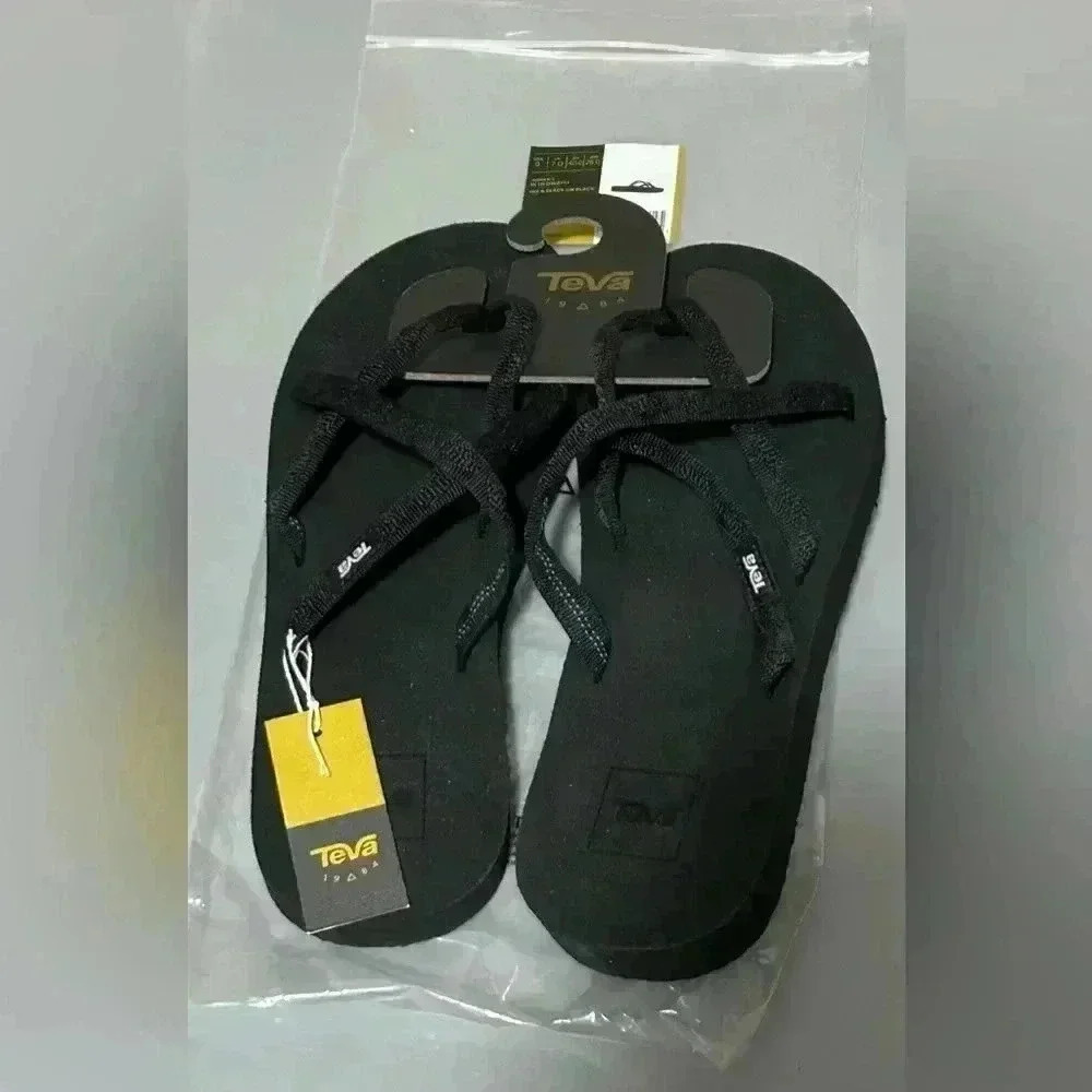New with Tags Teva Olowahu Sandals All Black Womens Size 9